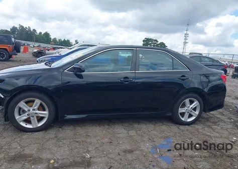 2014 Toyota Camry Se z USA, uszkodzony, nr VIN 4T1BF1FK1EU865335